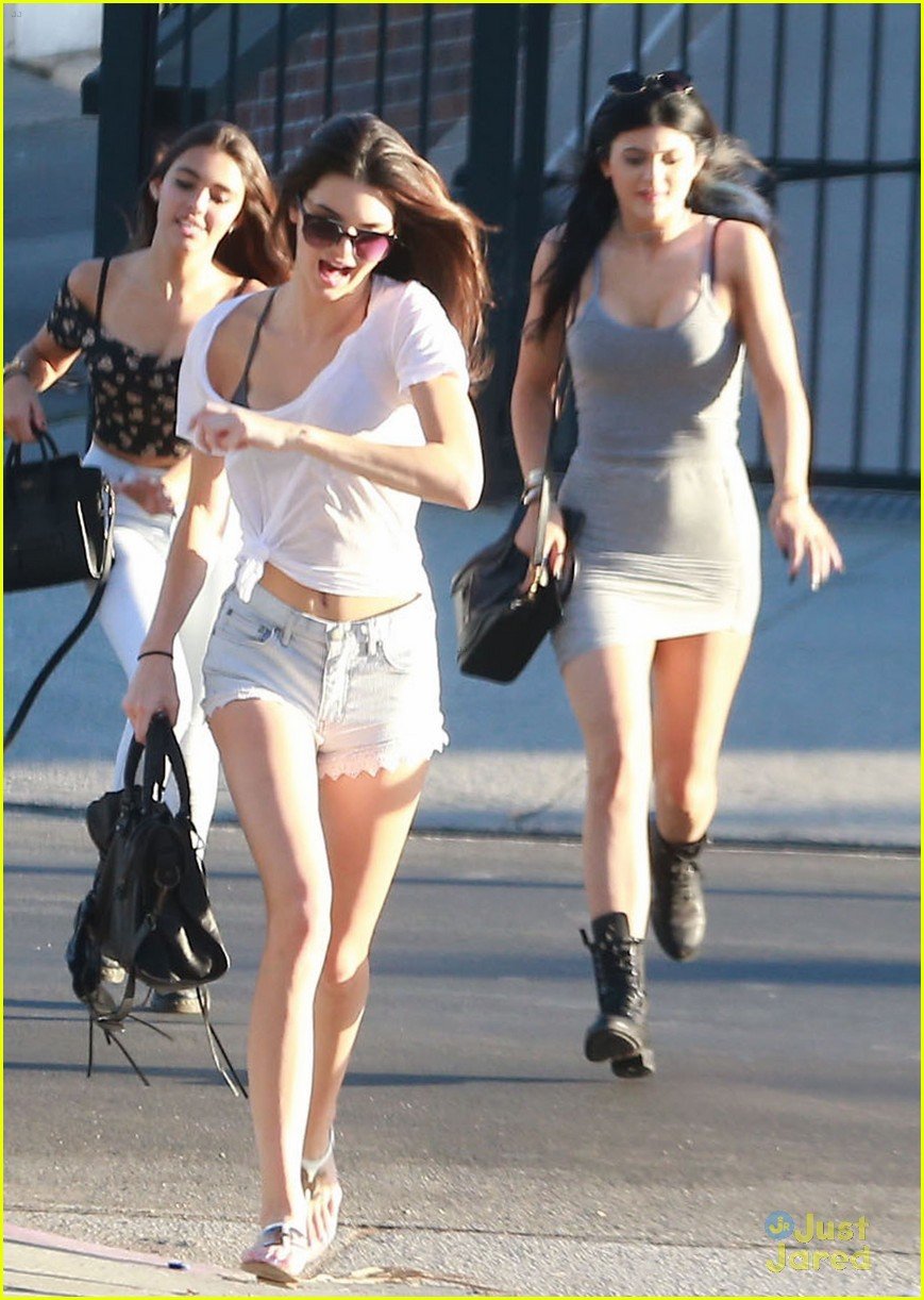 Kendall & Kylie Jenner: Saturday Shopping | Photo 605514 - Photo