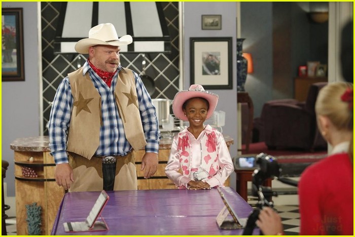 Peyton List Raps with Kevin Chamberlin on 'Jessie' | Photo 608788 ...