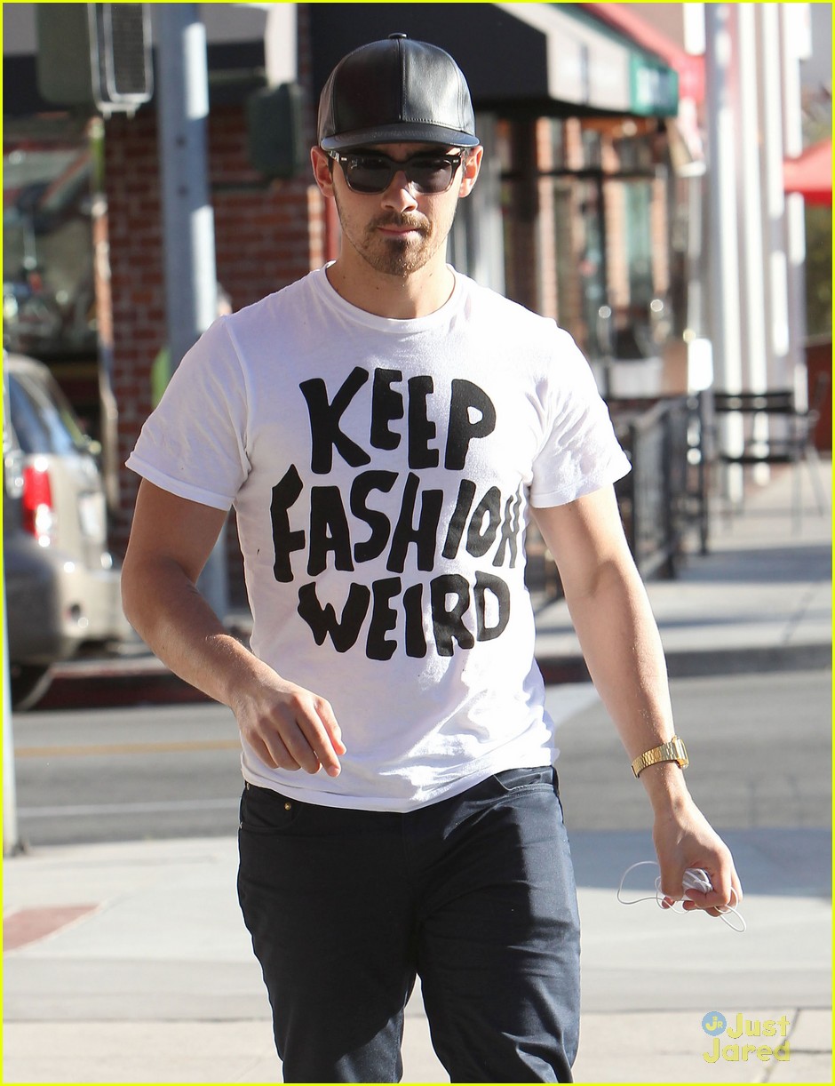 Joe Jonas Wants to 'Keep Fashion Weird' | Photo 605092 - Photo Gallery ...