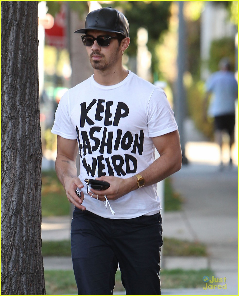 Joe Jonas Wants to 'Keep Fashion Weird' | Photo 605101 - Photo Gallery ...