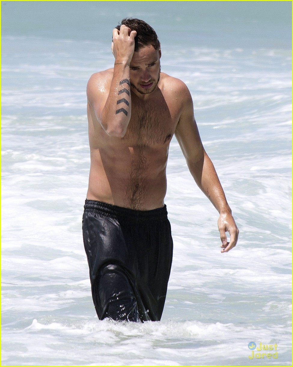 Liam Payne Surfing Shirtless In Australia Photo 609935 Photo Gallery Just Jared Jr