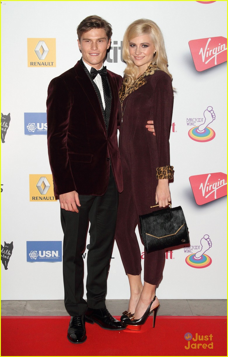 Pixie Lott: Oliver Cheshire Wins at Attitude Magazine Awards 2013
