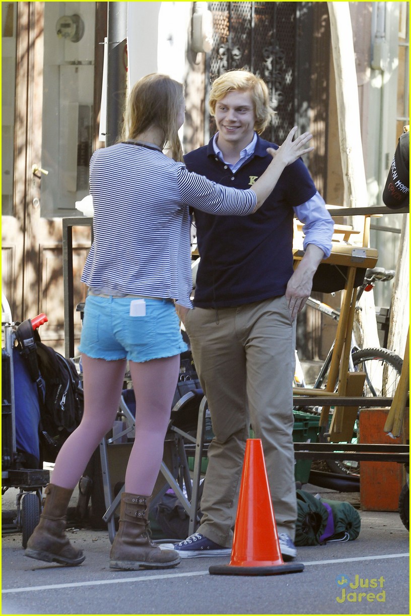 Emma Roberts Runs to Rite Aid; Evan Peters Films 'American Horror Story