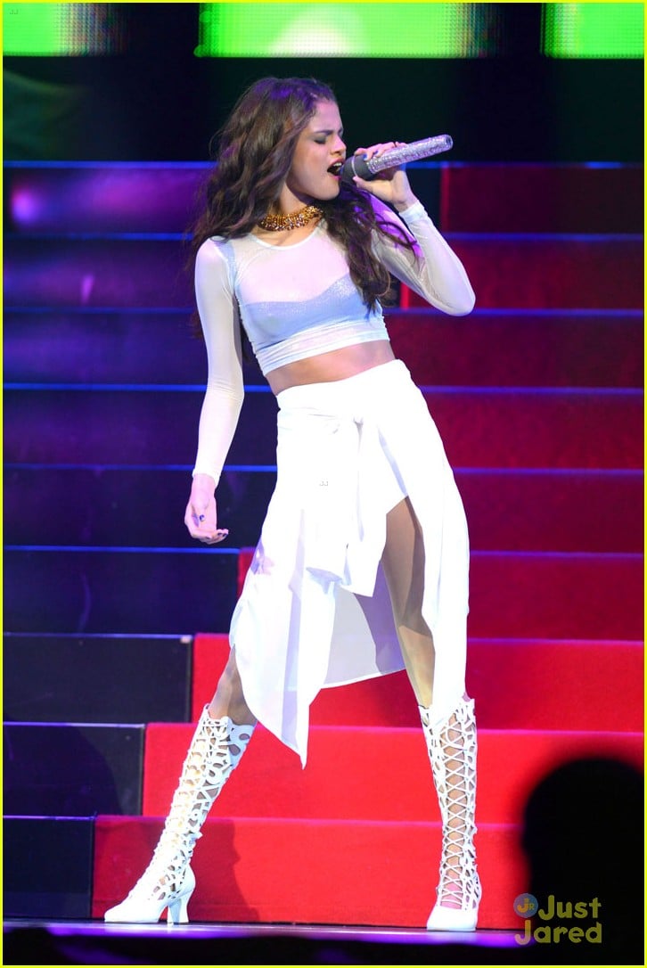 Full Sized Photo of selena gomez barclays concert james david 13