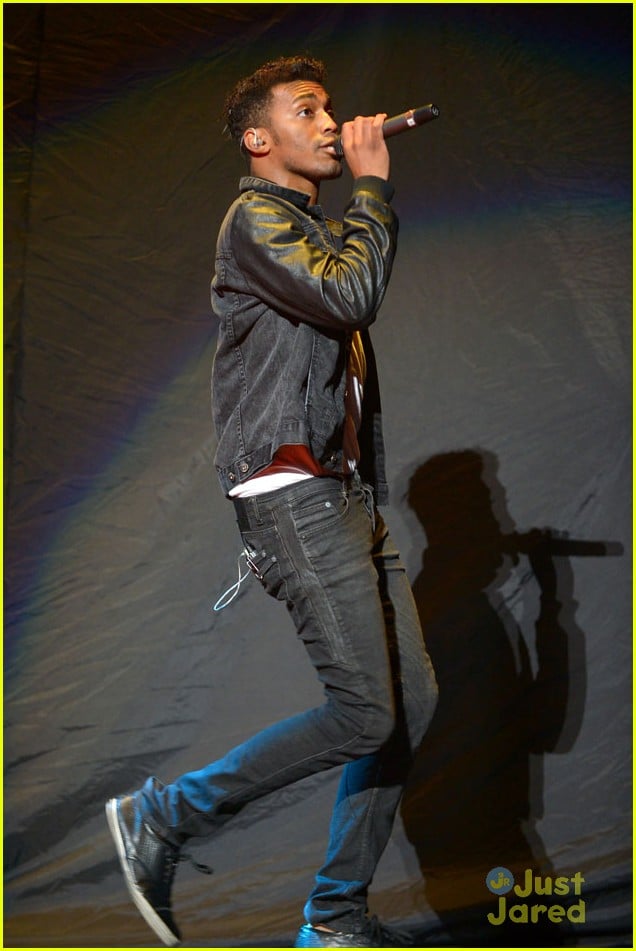 Selena Gomez: Barclays Center Concert Pics! | Photo 608713 - Photo