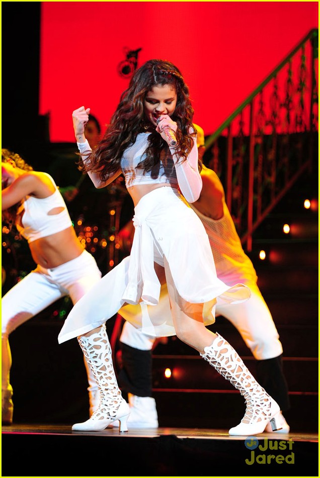 Selena Gomez: Barclays Center Concert Pics! | Photo 608721 - Photo