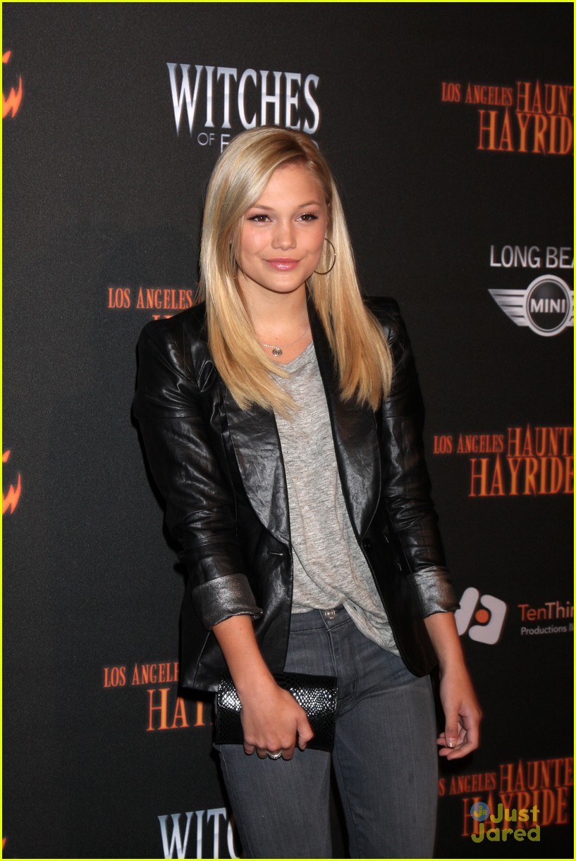 Bella Thorne: Haunted Hayride Premiere Night with Olivia Holt! | Photo