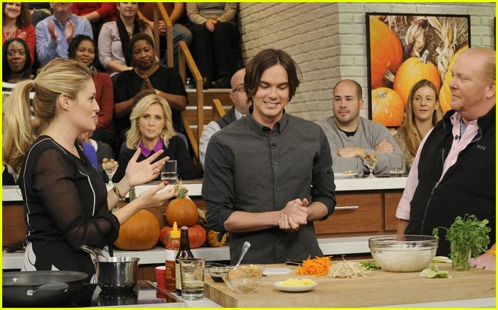 Tyler Blackburn Crushed on Sarah Michelle Gellar | Photo 610532 - Photo
