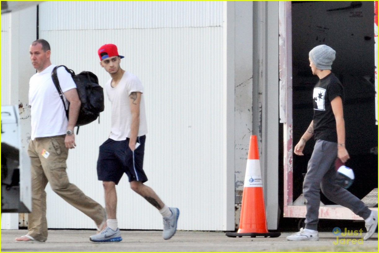 Zayn Malik And Louis Tomlinson Jet Out Of Sydney Photo 605575 Photo Gallery Just Jared Jr 