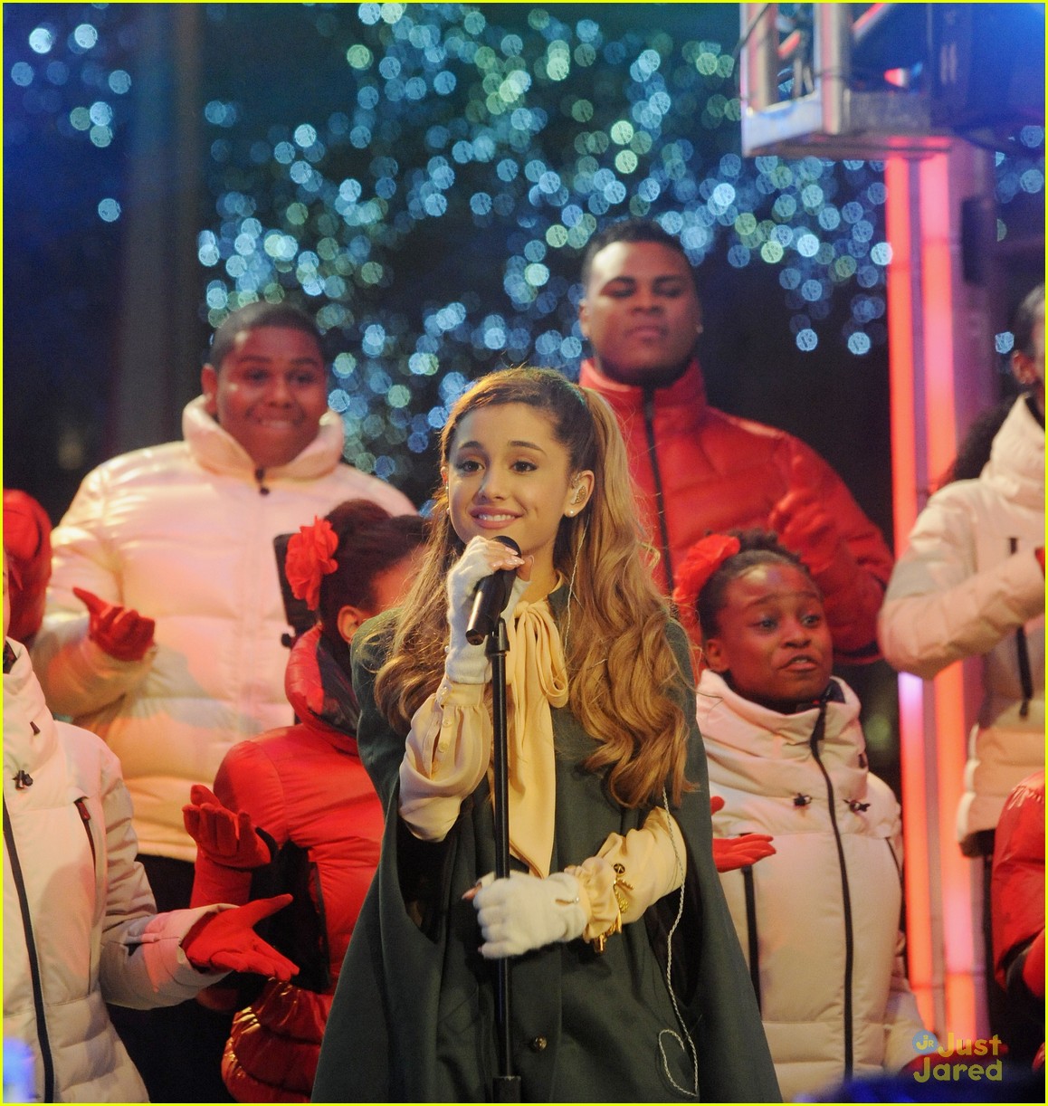 Ariana Grande Rockefeller Tree Lighting & Late Night with Jimmy Fallon! Photo 622441 Photo