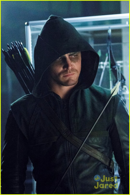 Arrow League Of Assassins Airs Tonight Photo 614496 Photo Gallery Just Jared Jr 0848