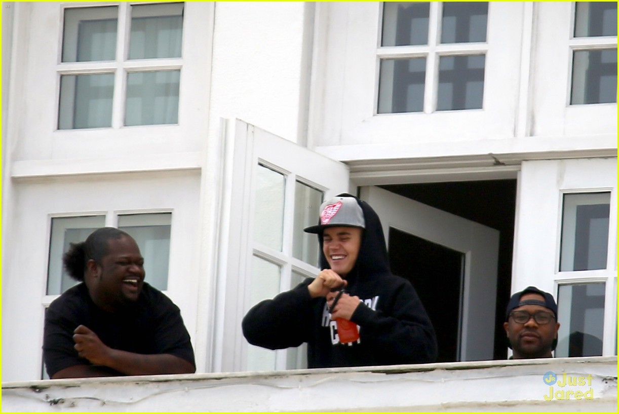 Justin Bieber: MTV EMAs Worldwide Act Nominee! | Photo 613349 - Photo Gallery | Just Jared Jr.