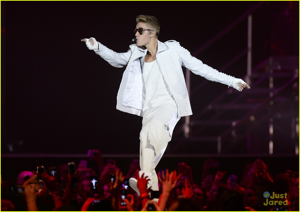 Full Sized Photo of justin bieber brisbane believe concert pics 01