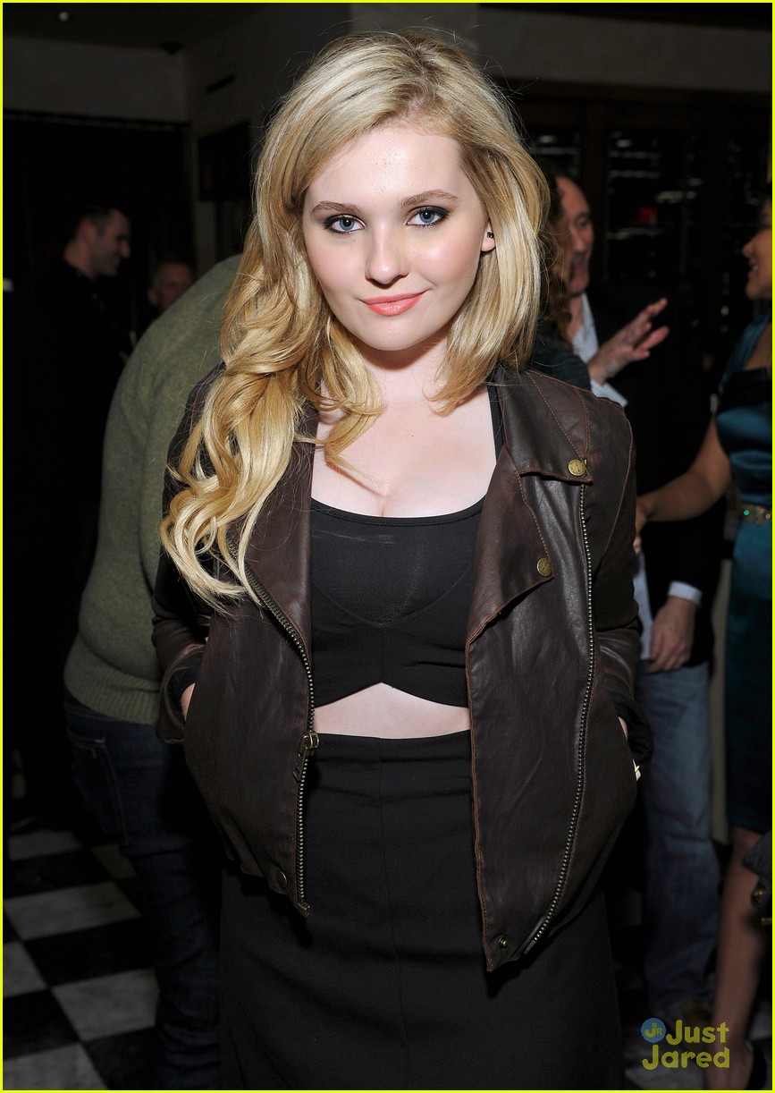 Abigail Breslin & Taylor Swift: Weinstein Holiday Party Pair | Photo
