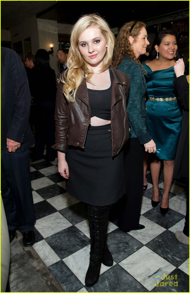 Abigail Breslin & Taylor Swift: Weinstein Holiday Party Pair | Photo