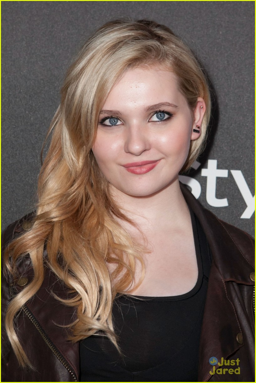 Abigail Breslin & Taylor Swift: Weinstein Holiday Party Pair | Photo