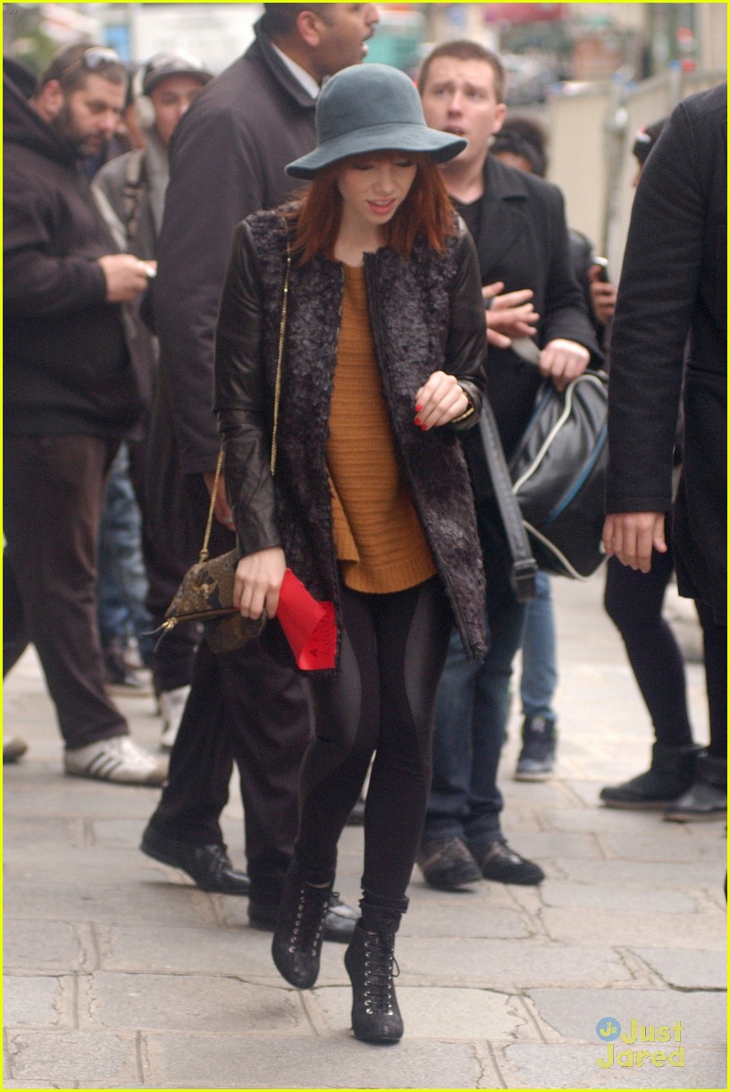 Carly Rae Jepsen: Fan Friendly in France! | Photo 621053 - Photo ...