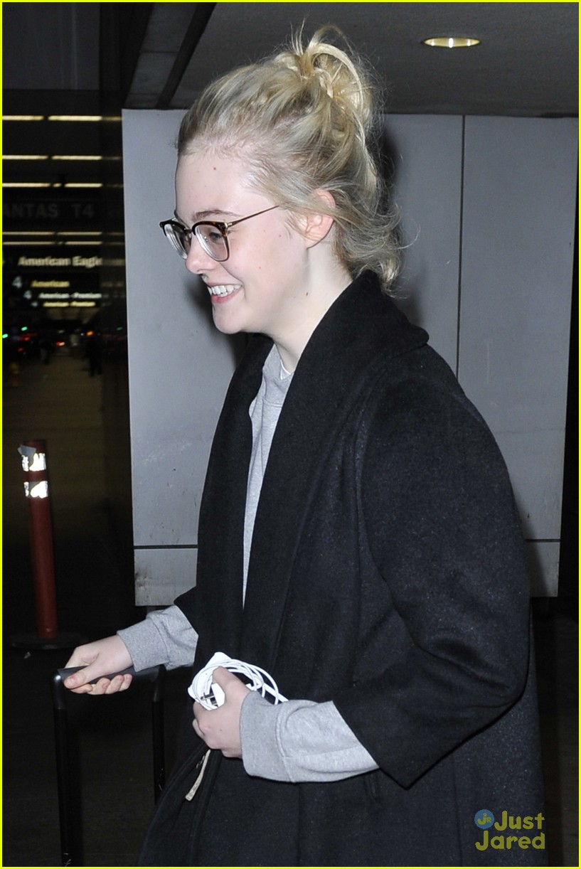 Dakota And Elle Fanning Separate Coast Outings Photo 619966 Photo Gallery Just Jared Jr 