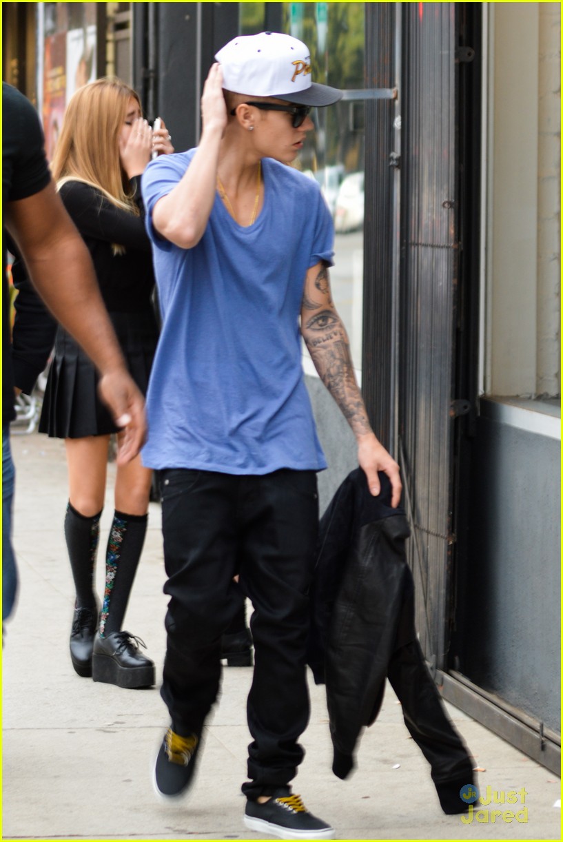 Justin Bieber: Fan Friendly Saturday Shopper | Photo 618408 - Photo ...