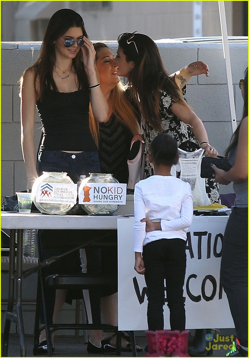 Full Sized Photo of kendall kylie jenner family charity yard sale 10