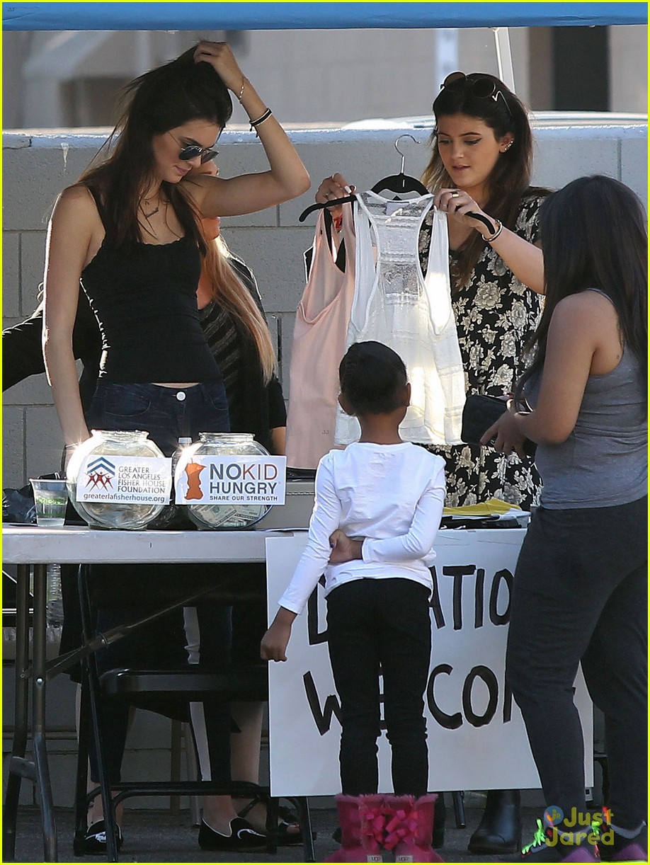 Full Sized Photo of kendall kylie jenner family charity yard sale 11