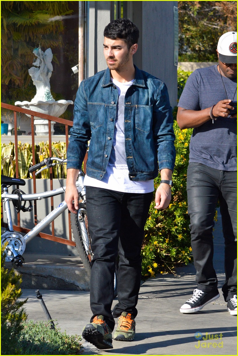 Joe Jonas: Lemonade Lunch Guy | Photo 615340 - Photo Gallery | Just ...