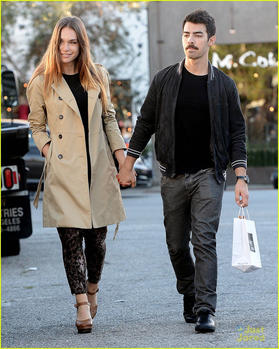 Joe Jonas Sports Mustache After Thanksgiving Photo 622660 Photo Gallery Just Jared Jr.