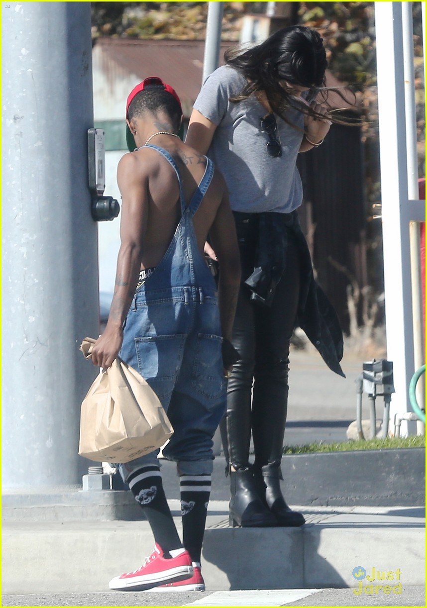 Full Sized Photo of kylie jenner gas station stop with lil twist 23