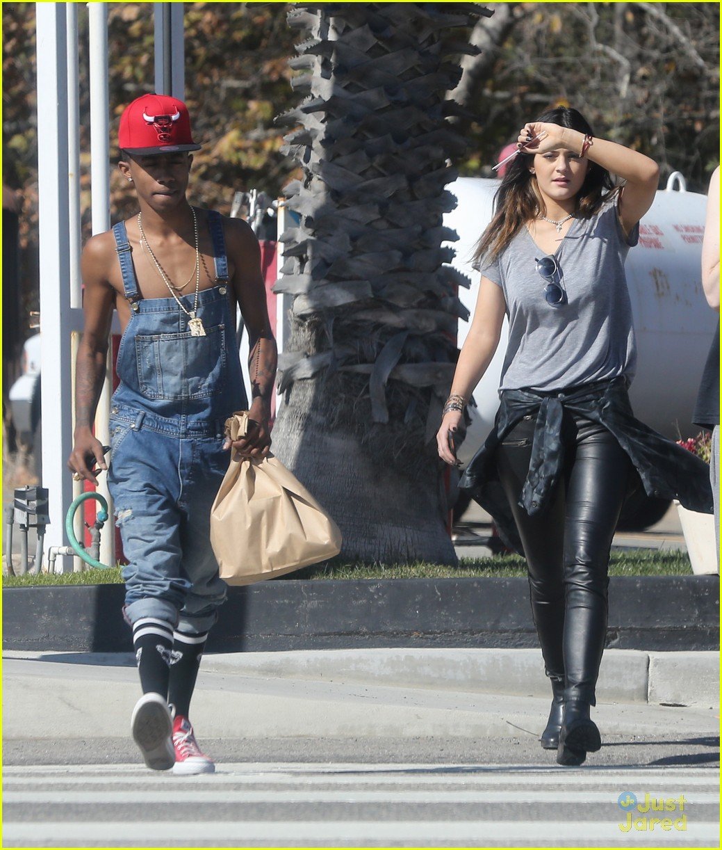 Full Sized Photo of kylie jenner gas station stop with lil twist 34