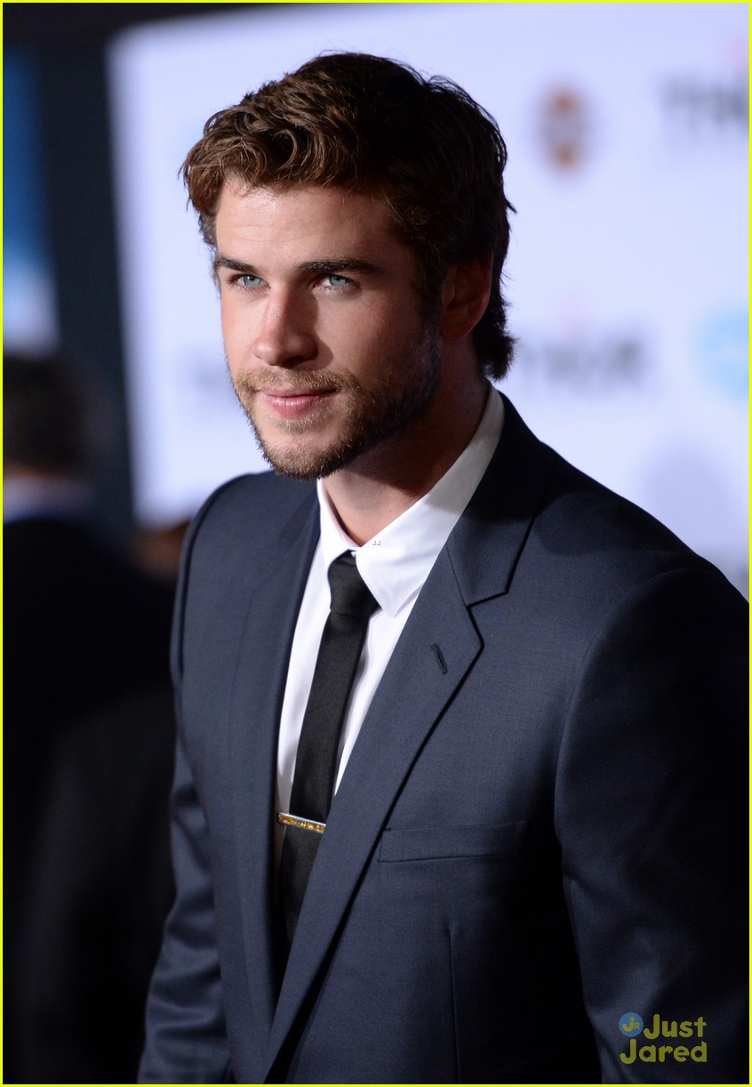 Full Sized Photo of liam hemsworth thor the dark world premiere 10