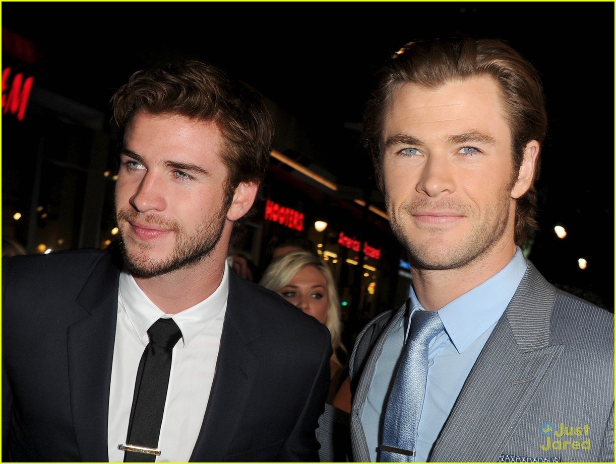 Full Sized Photo of liam hemsworth thor the dark world premiere 13 ...