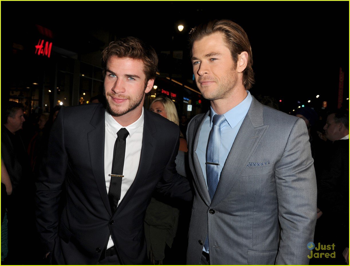 Full Sized Photo of liam hemsworth thor the dark world premiere 14 ...