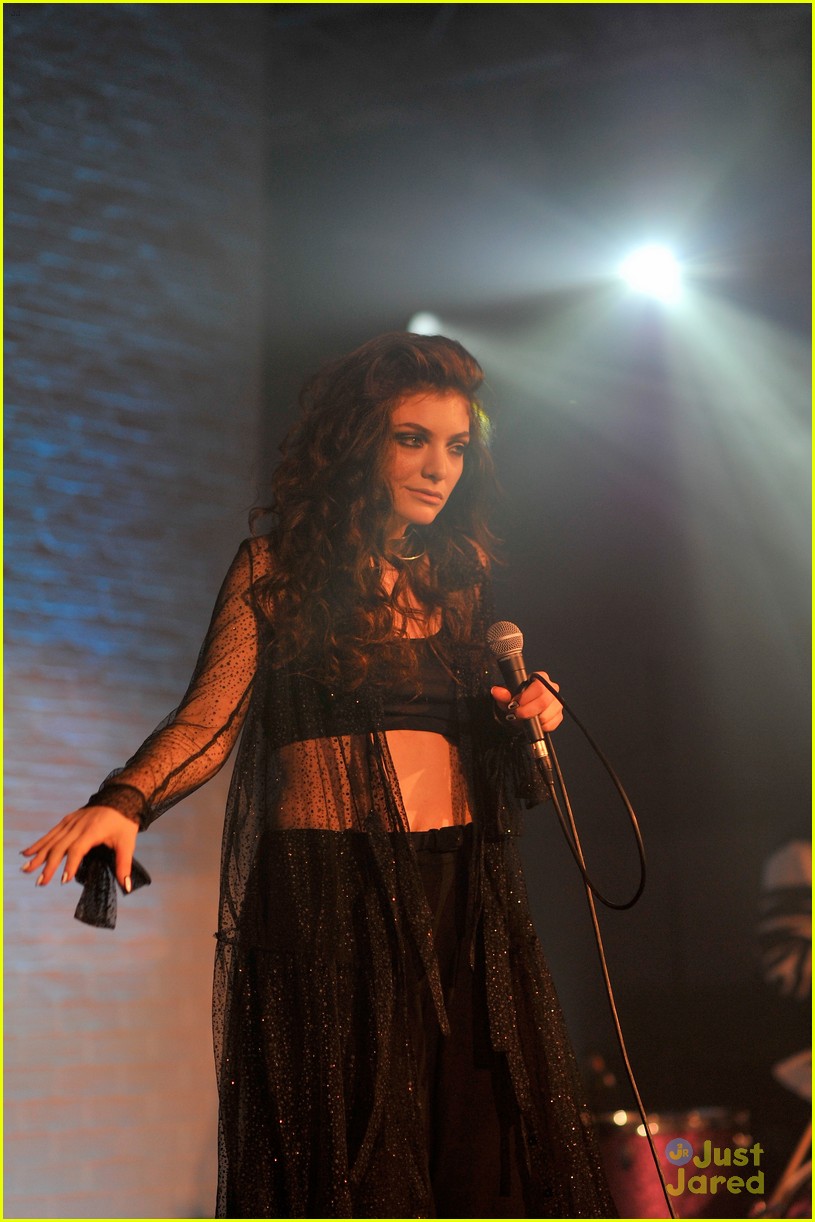 Lorde Peforms at VEVO Halloween Showcase Photo 613224 Photo Gallery