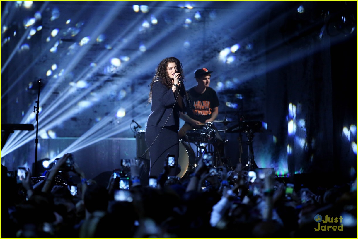 Lorde & Adrienne Bailon: VH1 'You Oughta Know In Concert' 2013 | Photo