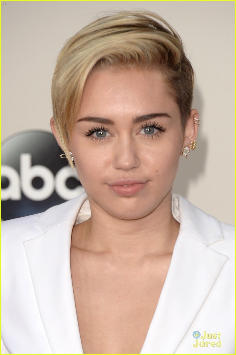 miley-cyrus-2013-amas-15.jpg