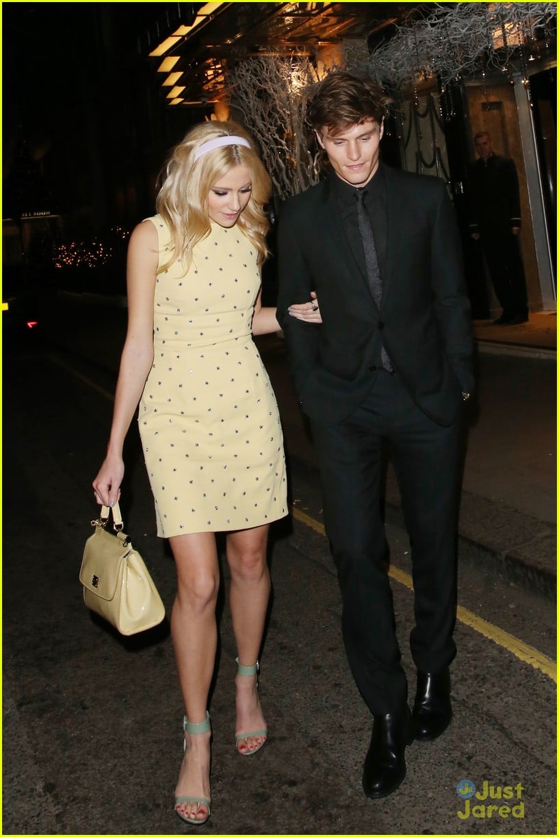 Pixie Lott & Oliver Cheshire: Claridge's Christmas Tree Unveiling ...