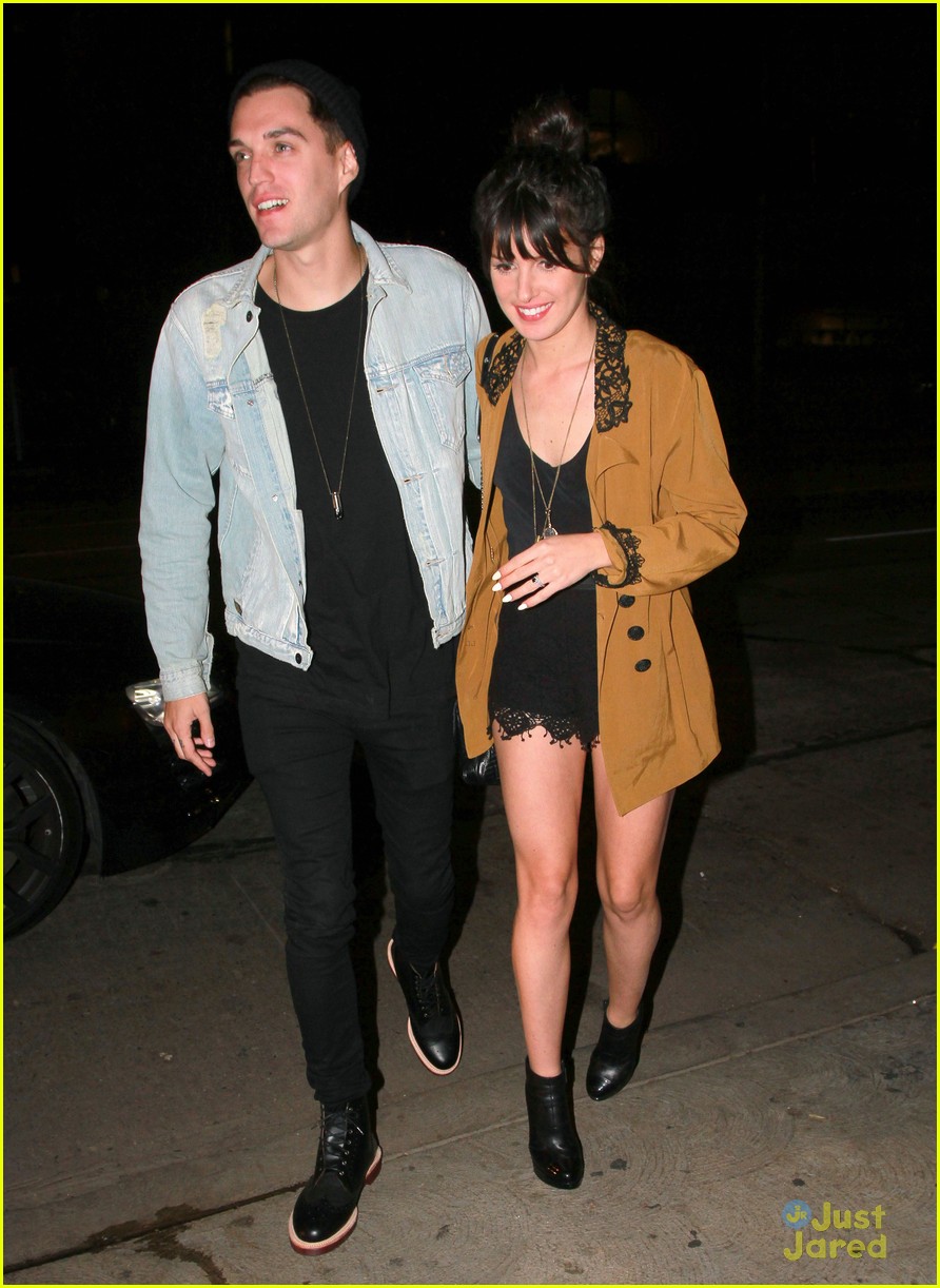 Shenae Grimes & Josh Beech: Kiss Kiss at Hooray Henry's | Photo 615627 ...