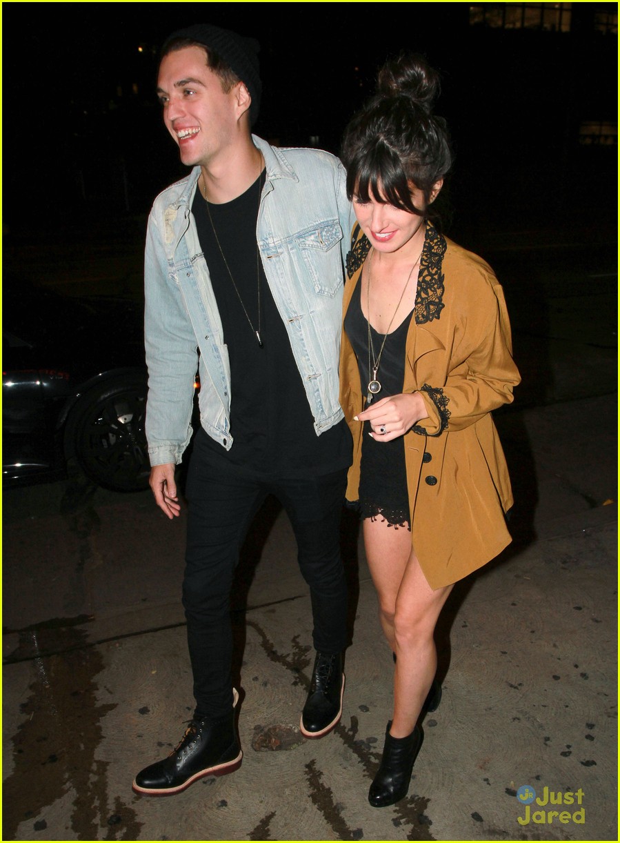 Shenae Grimes & Josh Beech: Kiss Kiss at Hooray Henry's | Photo 615635 ...