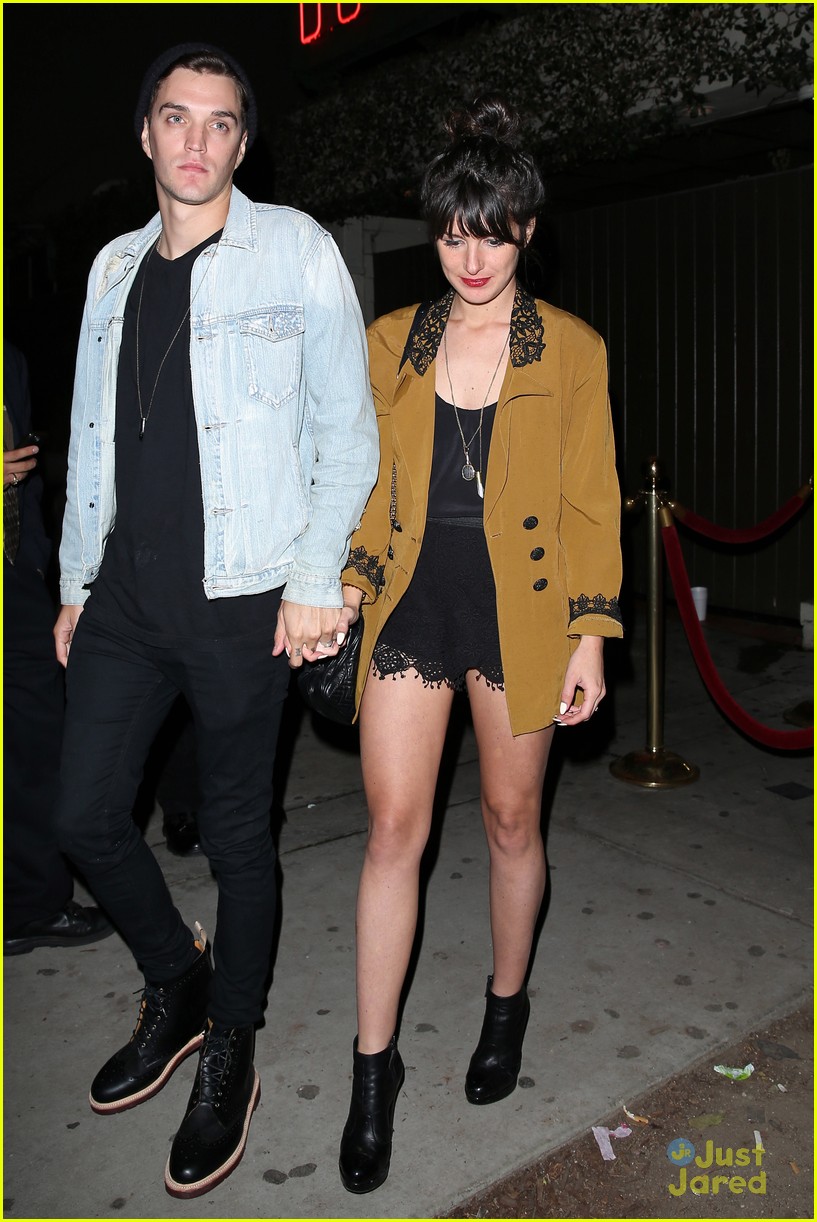 Shenae Grimes & Josh Beech: Kiss Kiss at Hooray Henry's | Photo 615636 ...