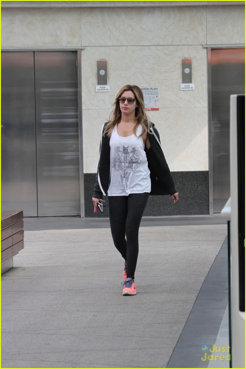 Ashley Tisdale: Workout after 'Super Fun Night' Wrap | Photo 618377