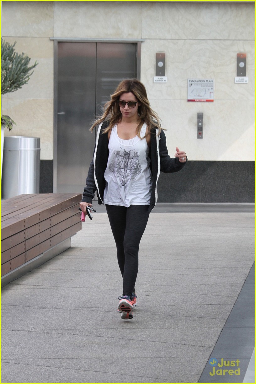 Ashley Tisdale: Workout after 'Super Fun Night' Wrap | Photo 618378