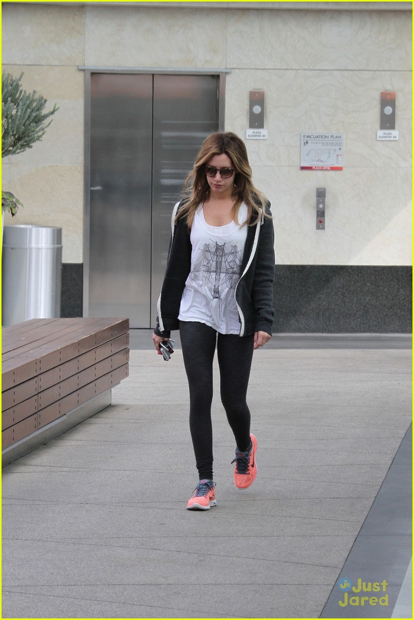 Ashley Tisdale: Workout after 'Super Fun Night' Wrap | Photo 618380