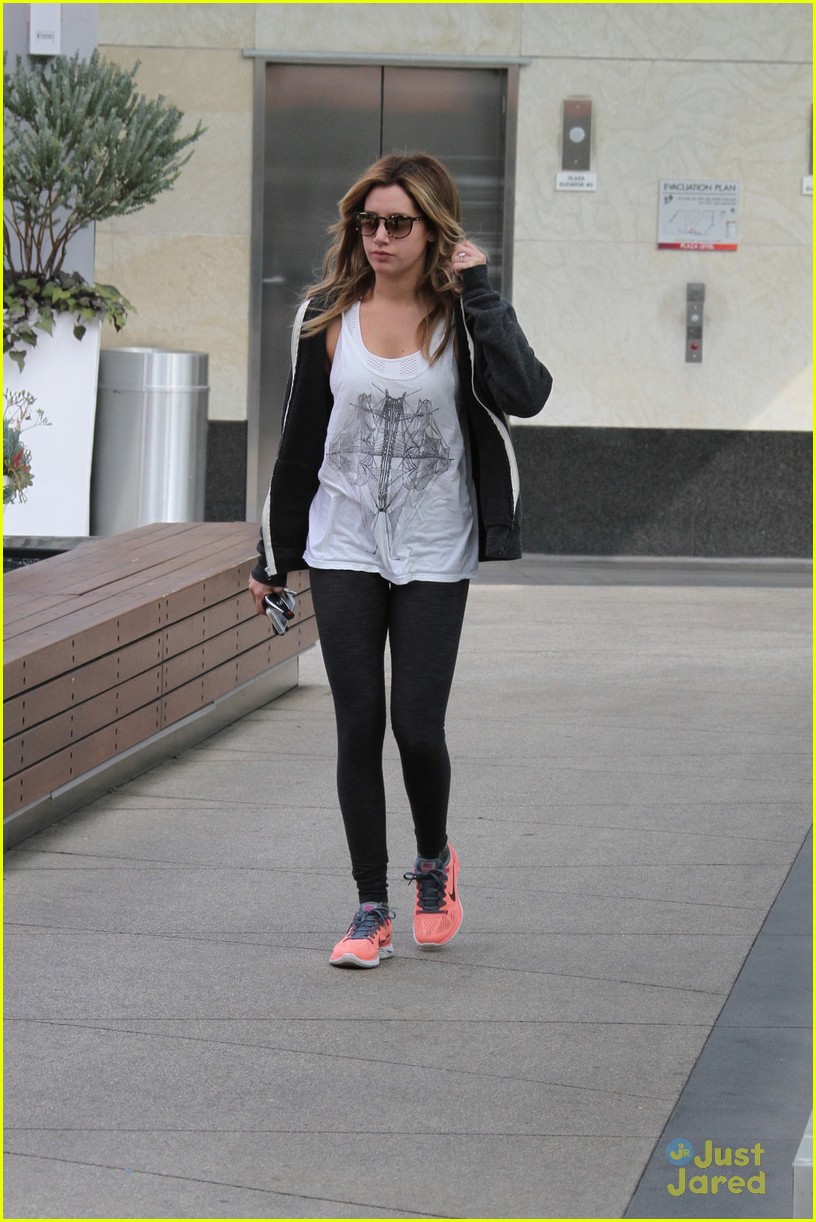 Ashley Tisdale: Workout after 'Super Fun Night' Wrap | Photo 618381