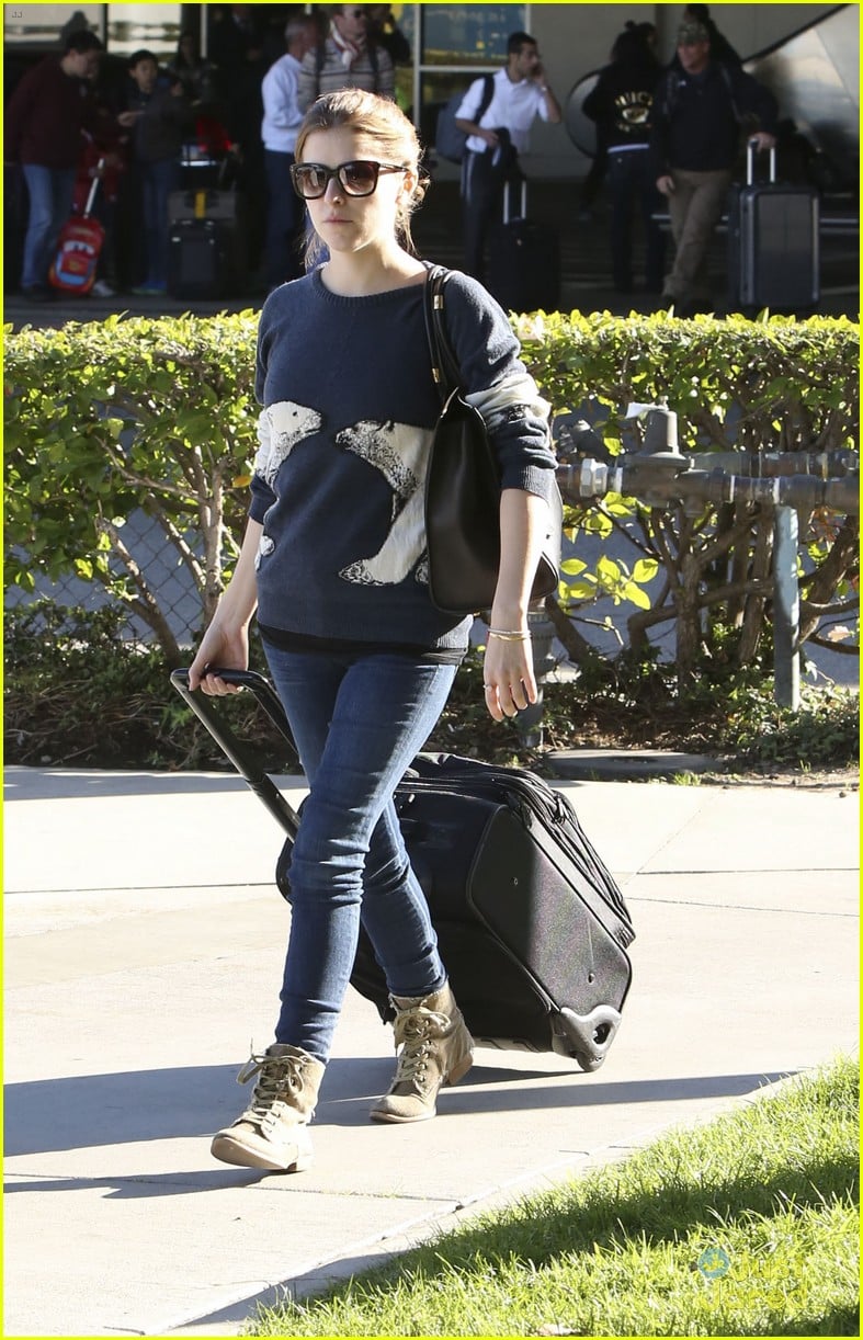 Full Sized Photo of anna kendrick back in los angeles after dc trip 03