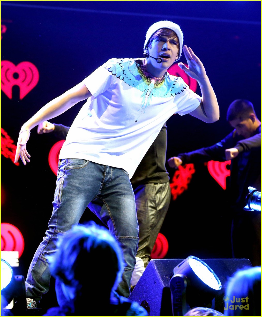 Selena Gomez & Austin Mahone Jingle Ball Dallas Performance Pics