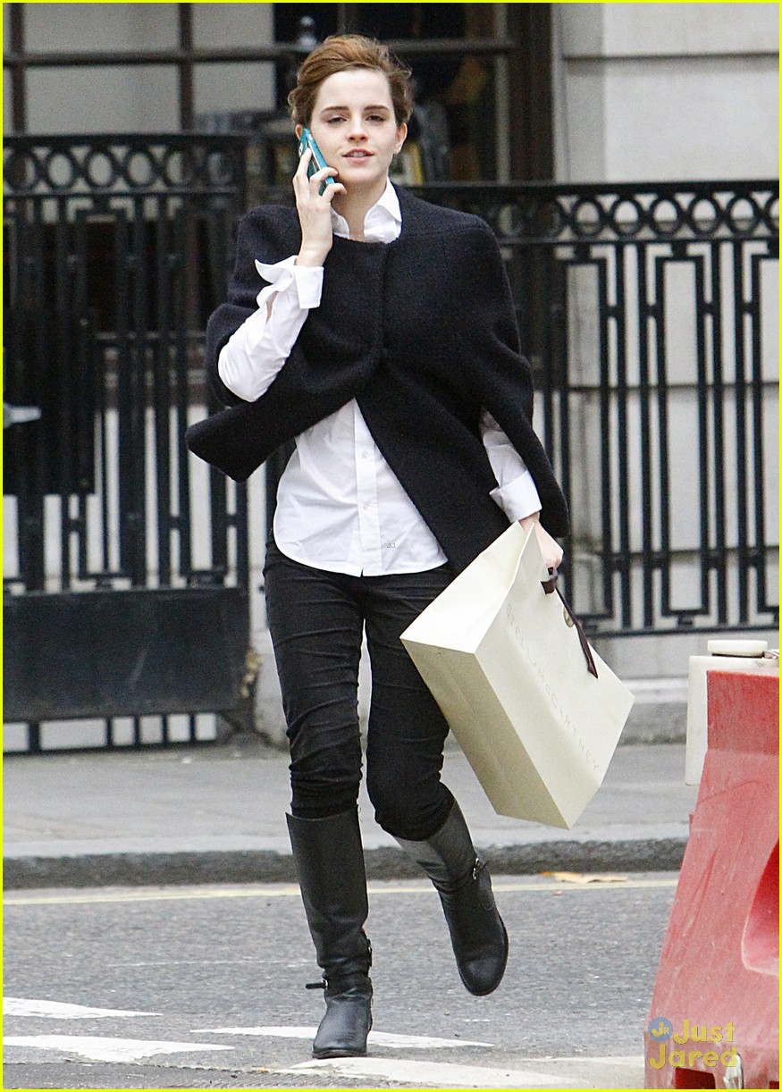 Emma Watson: Windy Shopping Spree! | Photo 622913 - Photo Gallery