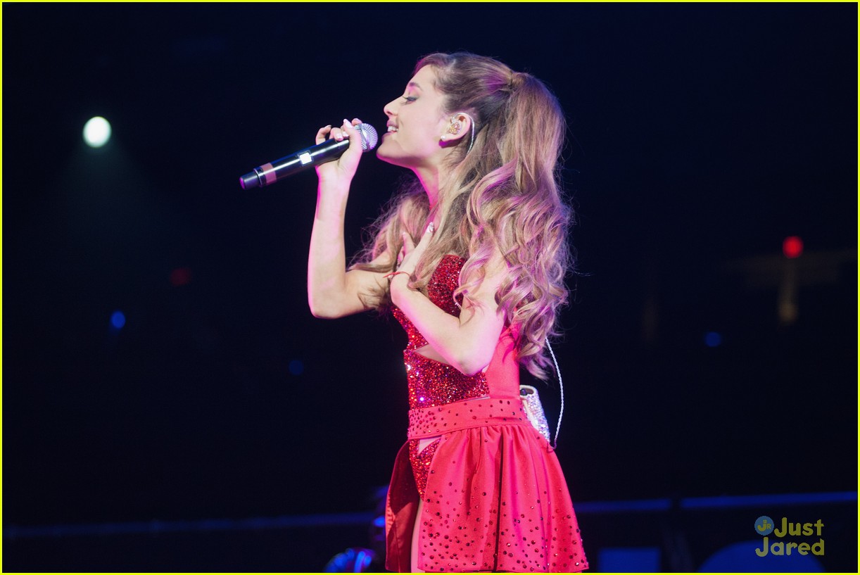 Full Sized Photo of ariana grande b96 jingle ball beauty 21 | Ariana