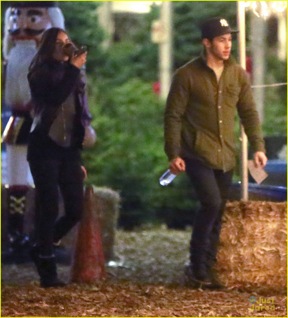 Nick Jonas & Olivia Culpo: Christmas Tree Shopping! | Photo 624193