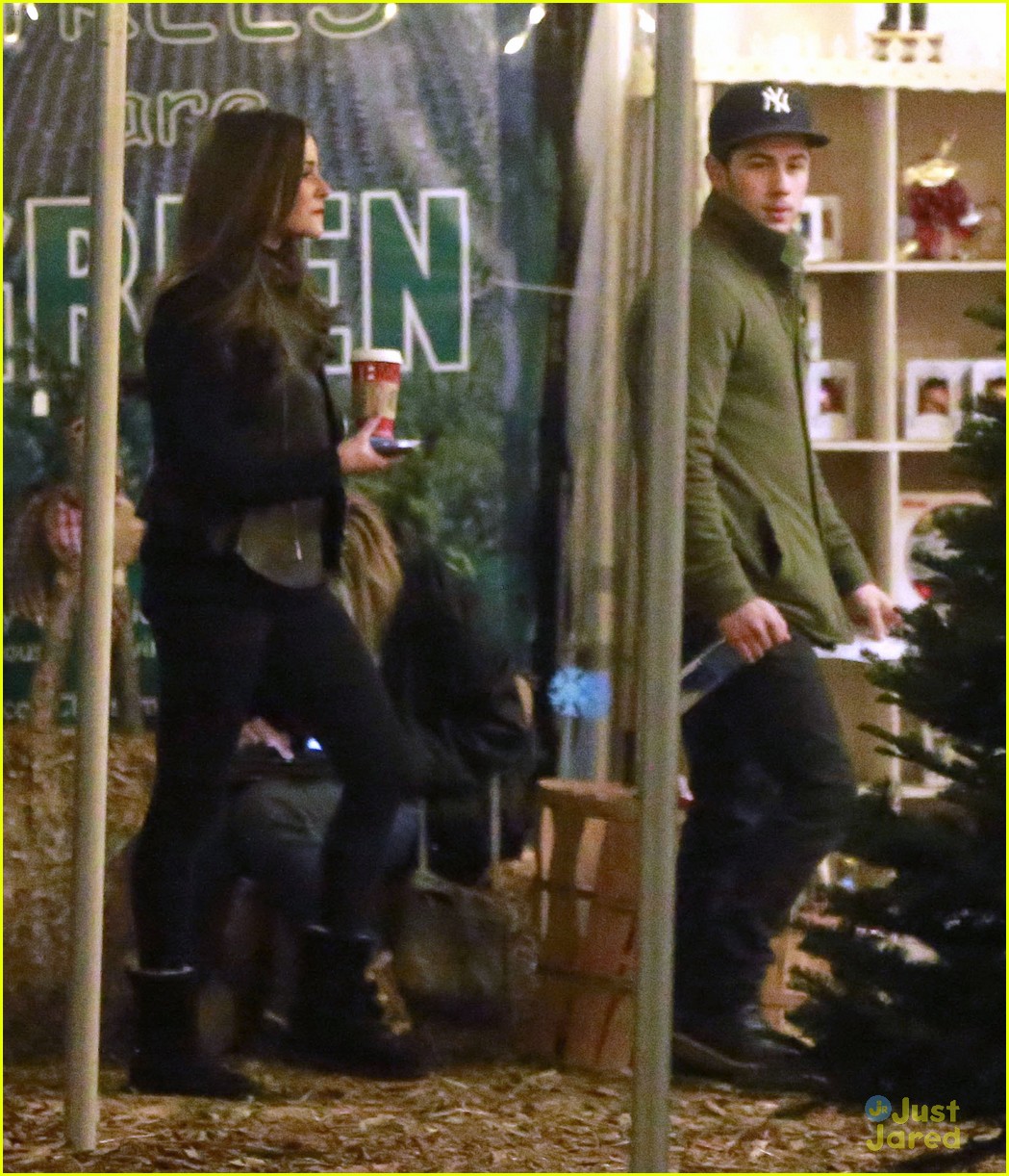 Nick Jonas & Olivia Culpo: Christmas Tree Shopping! | Photo 624194