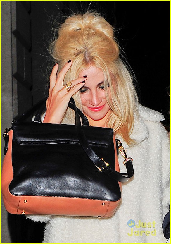 Full Sized Photo of pixie lott girls night out in london 10 | Pixie